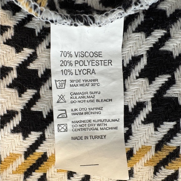 Milan Kiss Houndstooth Cardigan or Jacket with Front Pockets. *No belt* Medium - Picture 13 of 14